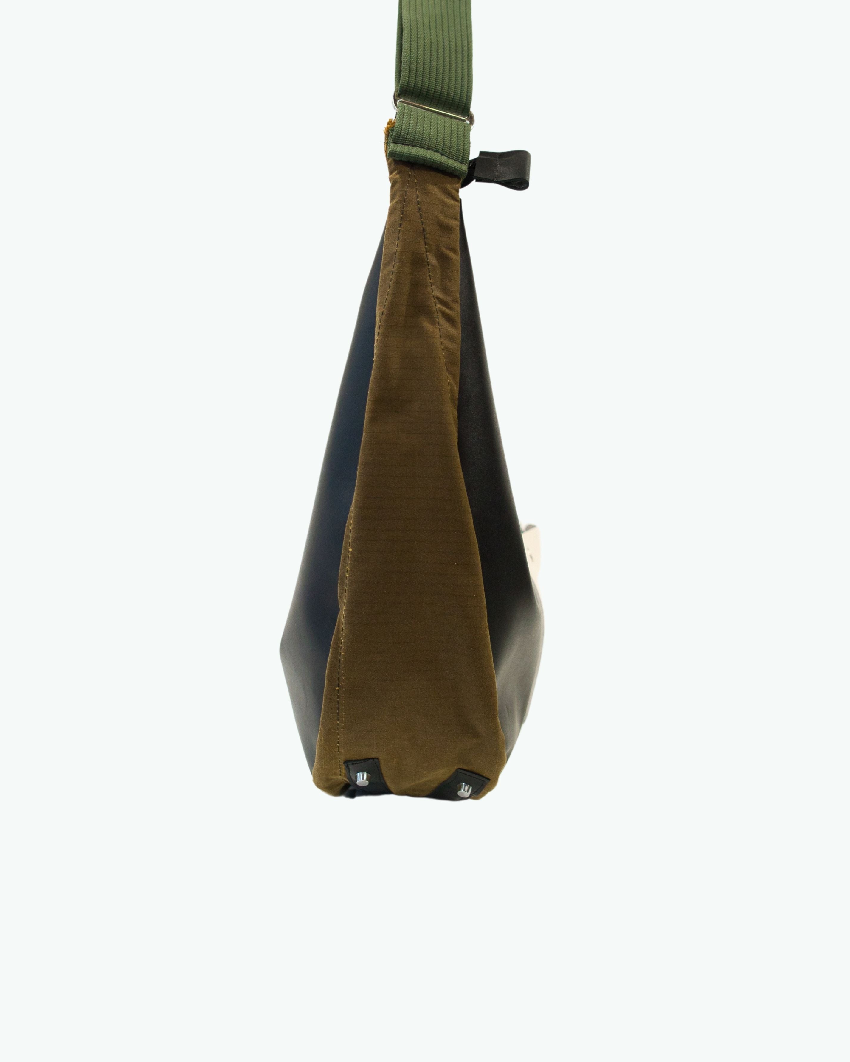 Half Moon Messenger | Travel Bag